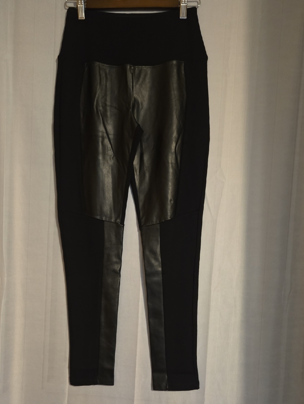 Ruby Ribbon Faux Leather Panel Leggings Sz M NWOT